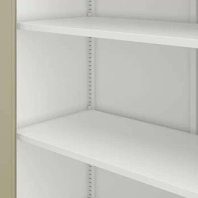 Jan Nowak Aktenschrank Beata - B x T x H: 90 x 40 x 92,5 cm, Weiß / Sonoma Eiche - Innenansicht eines weißen Regalsystems mit verstellbaren Regalböden, ideal für flexible Aufbewahrungslösungen im Haus.