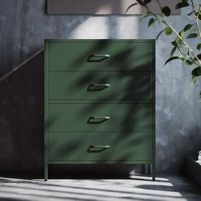 Jan Nowak Kommode Carla - L x B x H: 40 x 80 x 101,5 cm, Grün, Anzahl Schubladen: 4 Stk. - Grüner Schrank mit vier Schubladen und silbernen Griffen vor einer grauen Wand mit Schatten.