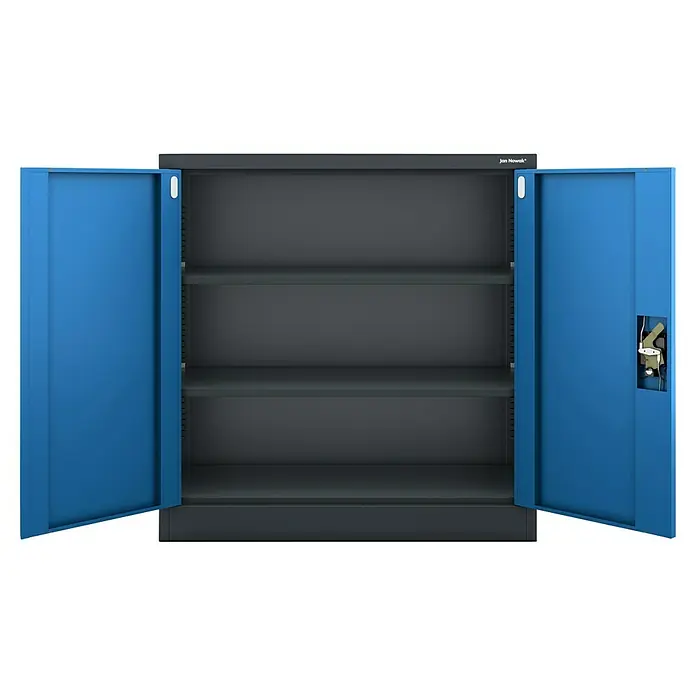 Jan Nowak Aktenschrank Beata - B x T x H: 90 x 40 x 92,5 cm, Anthrazit / Blau - Ein blauer Stahlschrank mit geöffneten Türen und drei Regalböden, ideal für Büro oder Werkstatt. Der Jan Nowak Schrank bietet viel Stauraum.
