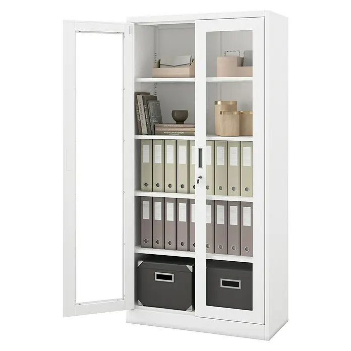 Jan Nowak Aktenschrank Amelia - B x T x H: 90 x 40 x 185 cm, Weiß - Weißer Aktenschrank mit Glastüren, gefüllt mit Ordnern und Büchern.
