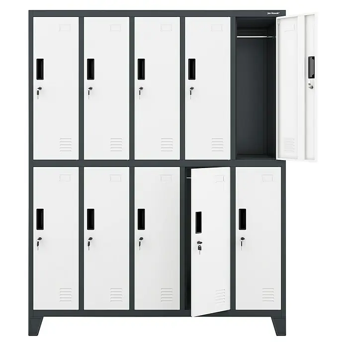 Jan Nowak Spind Bartek - B x T x H: 136 x 45 x 172 cm, Anthrazit / Weiß - Schrank- und Lagerlösung mit robusten Metallschränken, einige geöffnet, die vielseitigen Stauraum bieten.