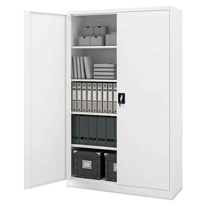 Jan Nowak Aktenschrank Jan II - B x T x H: 115 x 40 x 185 cm, Weiß - Aufnahme eines weißen Büroschranks mit offenen Türen, der verschiedene Dokumente und Kisten in seinem Inneren zeigt.