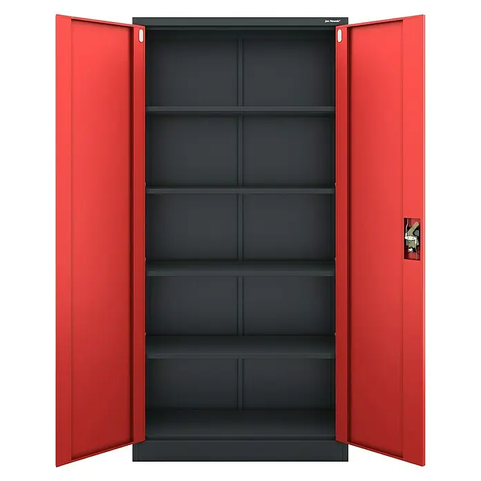 Jan Nowak Aktenschrank Jan - B x T x H: 90 x 40 x 185 cm, Anthrazit/Rot - Aufnahme eines offenen roten Metallschranks mit grauen Einlegeböden, ideal für die Lagerung.