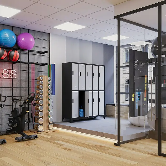 Jan Nowak Spind Bartek - B x T x H: 136 x 45 x 172 cm, Anthrazit / Weiß - Eine Reihe von weißen Spinden mit schwarzen Rahmen stehen in einem modernen Fitnessstudio und bieten eine sichere Aufbewahrungsmöglichkeit.