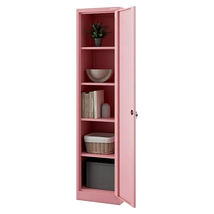 Jan Nowak Aktenschrank Alex - B x T x H: 45 x 40 x 185 cm, Rosa - Rosa Metallschrank mit offenen Regalen, auf denen Dekorationen wie Pflanzen und Bücher stehen.