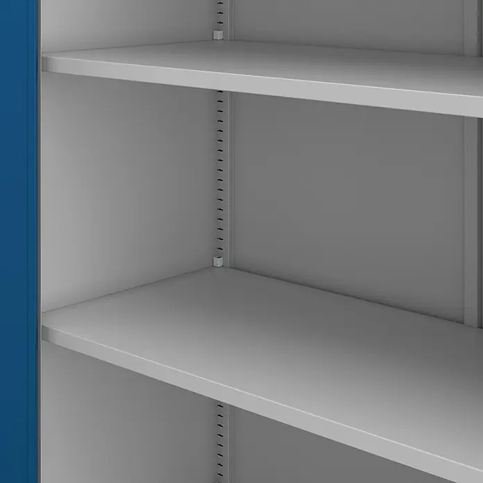 Jan Nowak Aktenschrank Beata - B x T x H: 90 x 40 x 92,5 cm, Grau / Blau - Detailaufnahme eines grauen Regals mit verstellbaren Fächern, ideal für Büro oder Lager. Die blaue Seitenwand sorgt für einen Farbakzent.