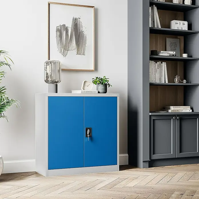 Jan Nowak Aktenschrank Beata - B x T x H: 90 x 40 x 92,5 cm, Grau / Blau - Das blaue Metallschloss bietet praktischen Stauraum. Perfekt für Büro oder Zuhause, robust und stilvoll.
