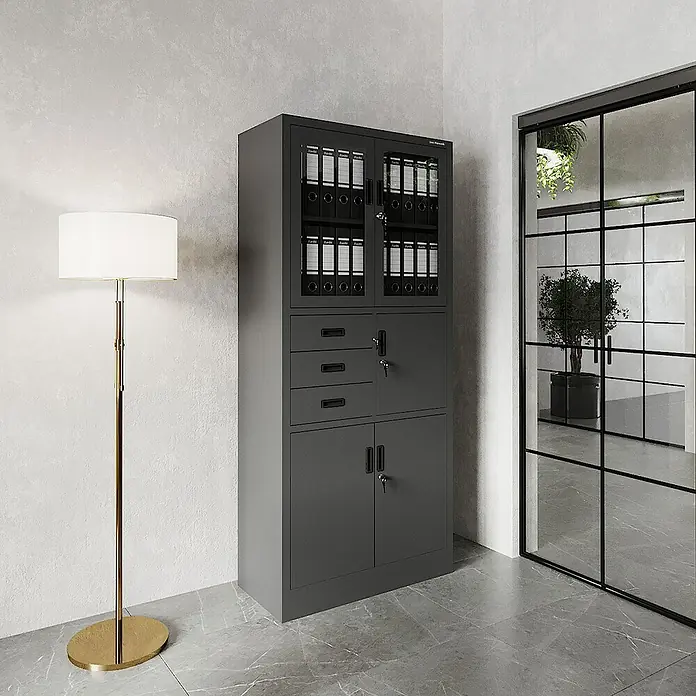 Jan Nowak Aktenschrank Filip - B x T x H: 90 x 40 x 185 cm, Anthrazit - Grauer Büroschrank mit Glastüren, Schubladen und abschließbaren Fächern für eine organisierte Aufbewahrung von Dokumenten und Büromaterialien.