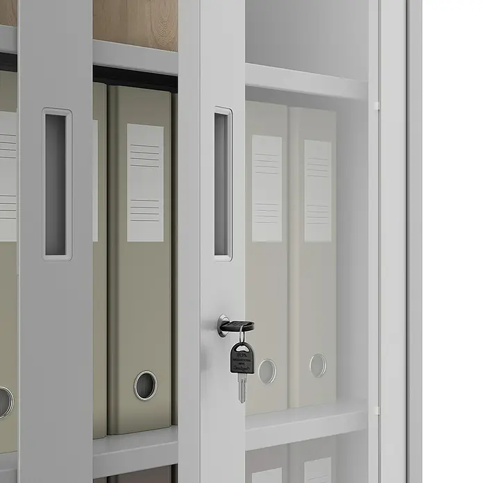 Jan Nowak Aktenschrank Amelia - B x T x H: 90 x 40 x 185 cm, Grau - Nahaufnahme eines Büroschranks mit abschließbarer Tür und Ordnern. Praktischer Büroschrank für die Büroorganisation.