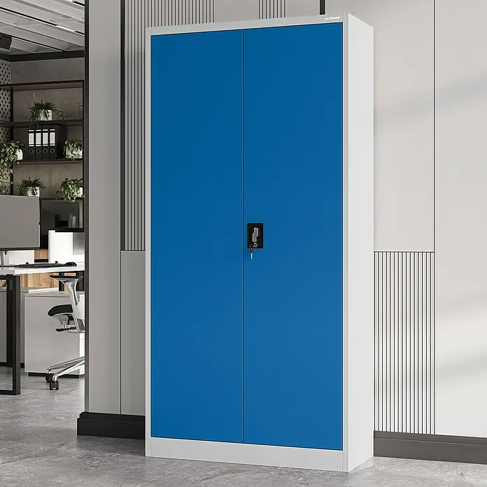 Jan Nowak Aktenschrank Jan - B x T x H: 90 x 40 x 185 cm, Grau/Blau - Ein blauer Büroschrank mit zwei Türen und einem Schloss. Ideal für die Aufbewahrung von Dokumenten und Büromaterialien.