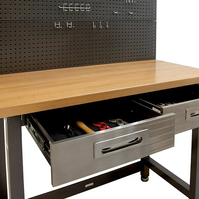 Werkbank mit Lochwand - L x B: 62 x 122 cm, Arbeitshöhe: 156 cm, Belastbarkeit: 195 kg, Anthrazit/Silber - Werkbank mit offener Schublade, darin Hammer, Zange und Schraubenschlüssel. Die Werkbank hat eine Holzplatte und eine Lochwand.