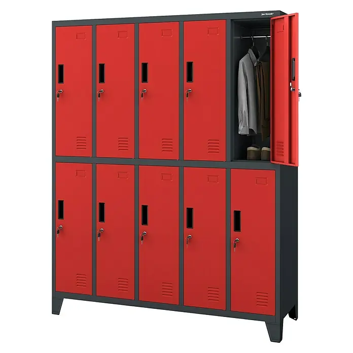 Jan Nowak Spind Bartek - B x T x H: 136 x 45 x 172 cm, Anthrazit / Rot - Rote Metallschränke mit einem offenen Schrank, der Kleidung und Schuhe zeigt. Perfekt für Organisation und sichere Aufbewahrung in Umkleideräumen.