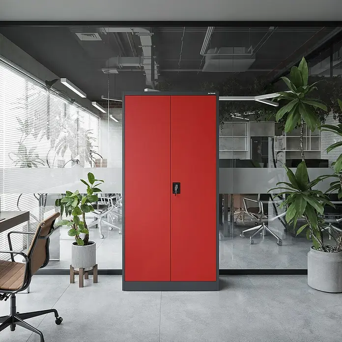 Jan Nowak Aktenschrank Jan - B x T x H: 90 x 40 x 185 cm, Anthrazit/Rot - Roter Stahlschrank mit zwei Türen in einem modernen Büro. Praktische und stilvolle Aufbewahrungslösung.