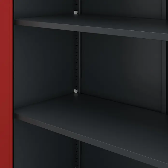 Jan Nowak Aktenschrank Jan - B x T x H: 90 x 40 x 185 cm, Anthrazit/Rot - Detailaufnahme eines schwarzen Metallregals mit roten Seitenteilen, das Stabilität und Funktionalität vereint.