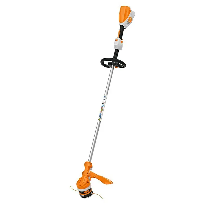 Stihl AK Akku-Freischneider FSA 70 R - 36 V, Ohne Akku, Schnittbreite Faden: 38 cm - Das Bild zeigt einen STIHL FSA 45 Akku-Rasentrimmer in Orange und Grau, ein handliches Gartengerät für präzise Rasenpflege.