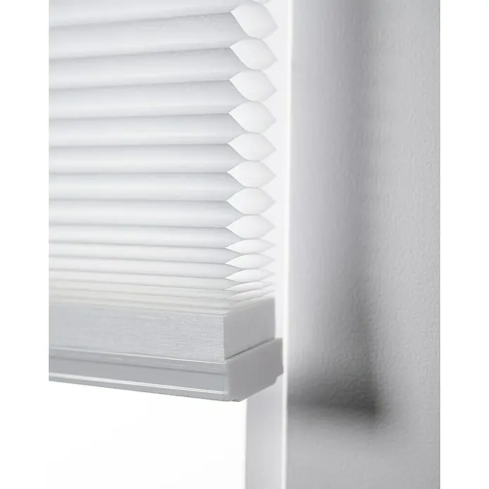 Estor plegable Honey - An x Al: 100 x 190 cm, Blanco - Primer plano de persianas plisadas blancas, que combinan diseño moderno y funcionalidad para la decoración de ventanas.