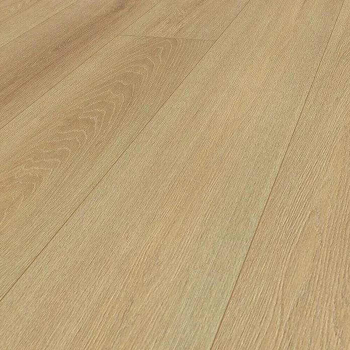 Krono Original Laminat Organic Clever Long Silent - Farrow Montreux Oak, Landhausdiele, 2.003 x 245 x 7 mm - Nahaufnahme eines hellen Laminatbodens, der eine natürliche Holzoptik mit feinen Maserungen und einer glatten Oberfläche aufweist.