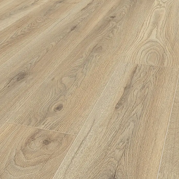 Krono Original Laminat Organic Clever Silent - Ashland Oak, Landhausdiele, 1.288 x 195 x 7 mm - Nahaufnahme eines Laminatbodens mit hellem Holzdekor, der eine warme und einladende Atmosphäre ausstrahlt.