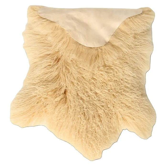 Esbeco Schaffell Tibet - Gelb, 100 x 70 cm - Ein flauschiges, beigefarbenes Schaffell mit einer Lederrückseite, ideal für gemütliche Akzente in Ihrem Zuhause.