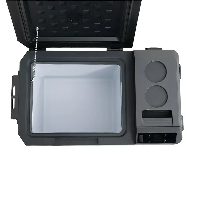Kompressor Kühlbox WTW25 - 593 x 345 x 410 mm - Ansicht von oben auf eine tragbare Kühlbox mit Getränkehaltern und Bedienelementen für die Temperatureinstellung.