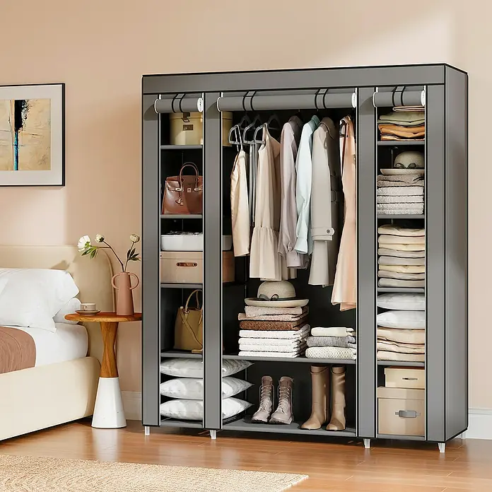 Textiler Kleiderschrank - L x B x H: 45 x 150 x 175 cm, Grau, Anzahl Fächer: 12 Stk. - Grauer Kleiderschrank mit Regalen und Kleiderstange, gefüllt mit Kleidung, Taschen und Schuhen, für zusätzlichen Stauraum.