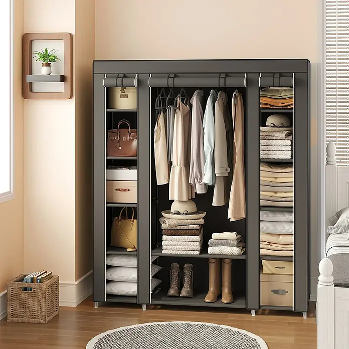 Textiler Kleiderschrank - L x B x H: 45 x 150 x 175 cm, Grau, Anzahl Fächer: 12 Stk. - Das Bild zeigt einen grauen, tragbaren Kleiderschrank mit Kleidung, Schuhen und Accessoires, der eine praktische Aufbewahrungslösung bietet.
