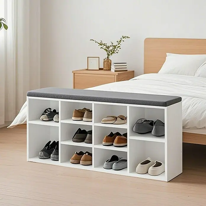 Schuhbank - 30 x 104 x 48 cm, Weiß/Grau - Schuhbank mit grauem Sitzkissen und Fächern für die Aufbewahrung von Schuhen. Ideal für Schlafzimmer oder Eingangsbereich.
