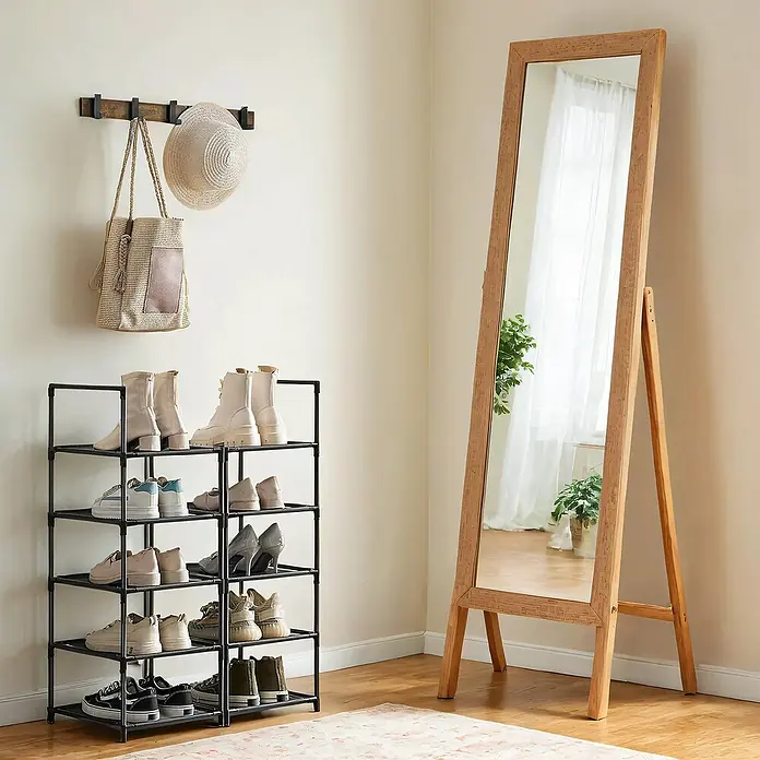 Schuhregal - L x B x H: 33 x 33 x 173 cm, Schwarz - Ein geräumiger Schuhschrank aus Metall mit fünf Ebenen und ein großer Spiegel aus Holz für einen organisierten und stilvollen Eingangsbereich.
