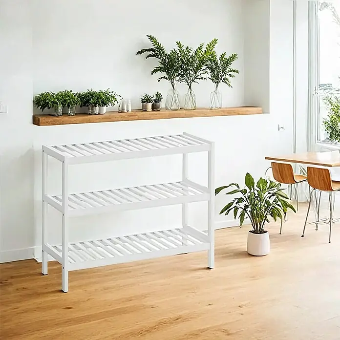 Schuhregal - L x B x H: 26 x 70 x 55,2 cm, Weiß - Dieser Artikel zeigt ein Schuhregal aus weißem Holz mit drei Ablagen für Schuhe und andere Gegenstände.