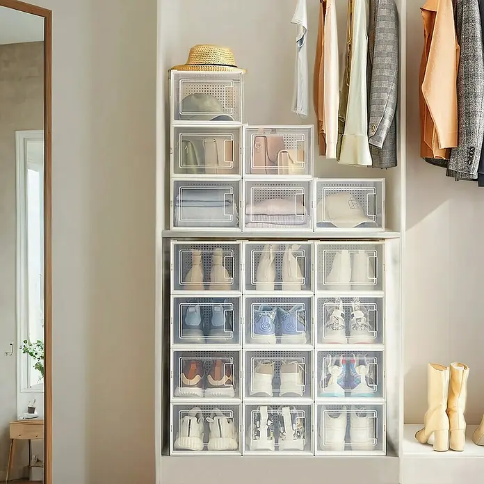 Schuhbox - L x B x H: 25 x 35 x 19 cm, Kunststoff, Weiß/Transparent, 18 Stk. - Dieser Schrank ist voll mit Schuhkartons mit weißem Rand zur Aufbewahrung von Schuhen, Kleidungsstücken und Accessoires.
