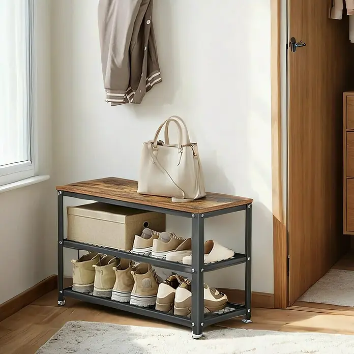 Schuhregal - L x B x H: 30 x 73 x 45 cm, Braun/Schwarz - Schuhregal mit drei Ablagen, mit Schuhen, einer Handtasche und einer Jacke dekoriert, für einen organisierten Flur.