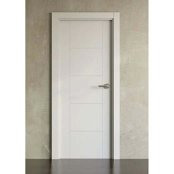 Pack puerta de interior Caracas - 82,5 x 203 cm, Izquierda, Blanco - Una puerta blanca y elegante con paneles rectangulares simples y un pomo moderno, sobre una pared texturizada para un aspecto minimalista.