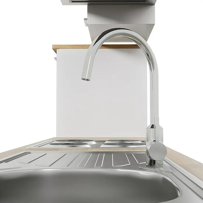 Respekta Küchenzeile Malia - Breite: 280 cm, Weiß, Mit Elektrogeräten, Dekor Arbeitsplatte: Holzoptik, Volumen Backofen: 58 l - Eine moderne Spüle mit einem eleganten Wasserhahn und einem integrierten Kochfeld in einer stilvollen Küchenumgebung.