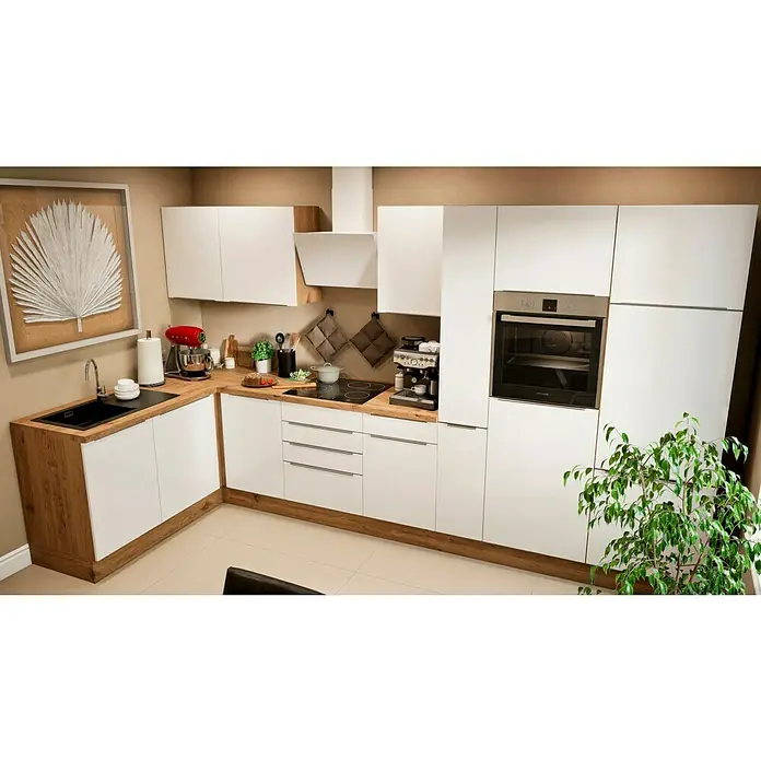 BAUHAUS Winkelküche Sandra - B x T: 370 x 170 cm, Weiß, Matt, Farbe Korpus: Artisan Eiche, Mit Elektrogeräten - Helle Küche mit weißen Schränken, hölzernen Arbeitsplatten und modernen Geräten, die eine einladende und funktionale Kochumgebung schaffen.