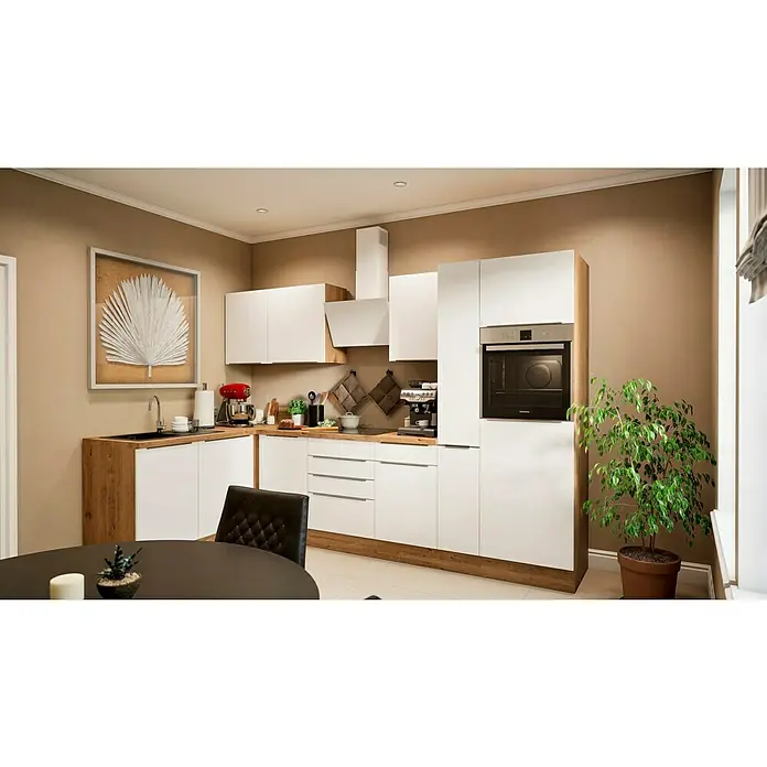 BAUHAUS Winkelküche Sandra - B x T: 310 x 170 cm, Weiß, Matt, Farbe Korpus: Artisan Eiche, Mit Elektrogeräten - Helle, moderne Küche mit weißen Schränken, Holzarbeitsplatten und Edelstahlgeräten, die ein stilvolles und funktionales Design zeigt.