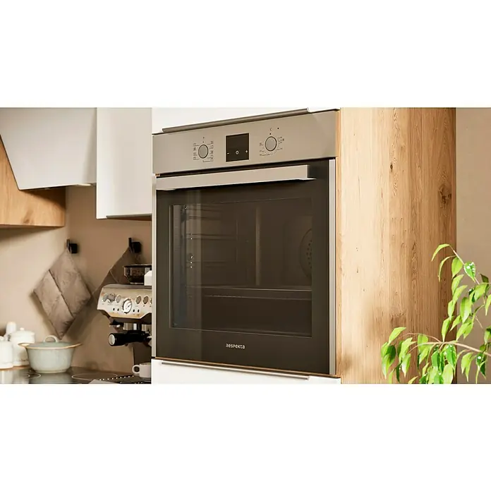 BAUHAUS Küchenzeile Sandra - Breite: 280 cm, Weiß, Farbe Korpus: Artisan Eiche, Mit Elektrogeräten - Ein moderner Respekta Einbaubackofen in einer stilvollen Küche, eingebettet in helle Holzmöbel. Das Gerät fügt sich nahtlos ins Küchendesign ein.