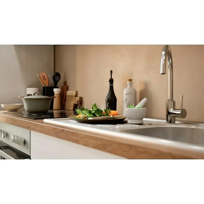 Respekta Premium Küchenzeile Anton - Breite: 240 cm, Weiß, Mit Elektrogeräten - Küchenstillleben mit Spüle, Armatur, Kochtopf und Gemüse auf einer Arbeitsfläche. Ein modernes Küchenambiente mit natürlichen Elementen.