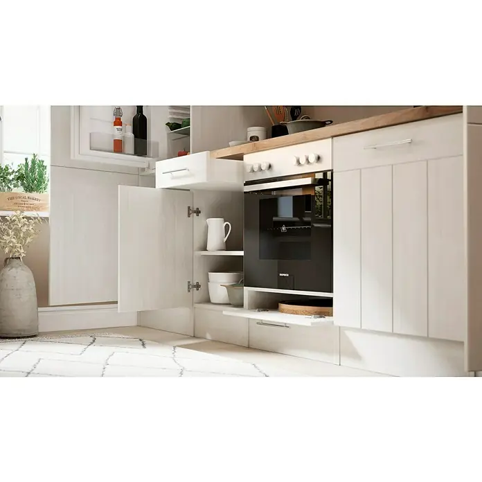 Respekta Premium Küchenzeile Anton - Breite: 280 cm, Weiß, Mit Elektrogeräten - Eine moderne Küche mit weißen Schränken, einem eingebauten Backofen und einem Holzarbeitsplatte. Praktisches und stilvolles Küchendesign.