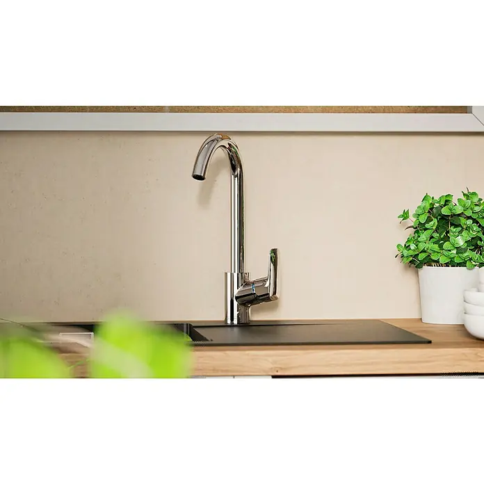 Hansgrohe Grifo de cocina Logis 260 - Cromo, Brillante - Grifo de cocina cromado con un diseño moderno montado en un fregadero. El grifo es un punto de atracción en cada cocina.