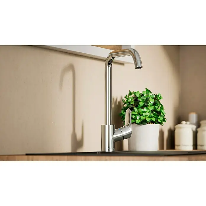 Hansgrohe Grifo de cocina Focus M41 - Caño en U, Cromo, Brillante - Primer plano de un moderno grifo de cocina cromado con una sola palanca y diseño minimalista.