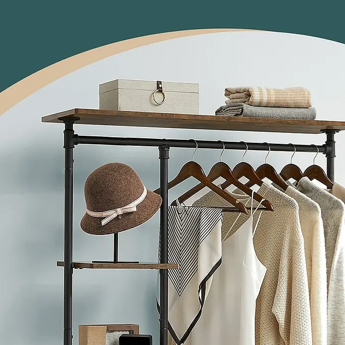 Kleiderwagen - L x B x H: 40 x 103,5 x 174 cm, Braun/Schwarz - Kleiderständer mit Ablagen und Kleidung. Dieser robuste Kleiderständer bietet viel Stauraum für Kleidung, Hüte und Accessoires.