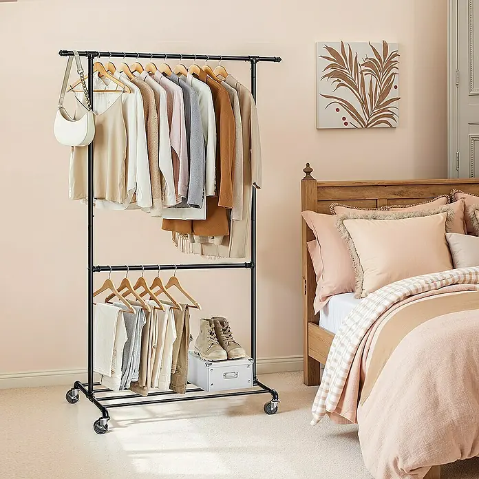 Kleiderwagen - L x B x H: 49 x 130 x 198 cm, Schwarz - Kleiderständer mit Hängevorrichtungen und Ablagefläche für Schuhe, ideal für zusätzlichen Stauraum im Schlafzimmer oder Ankleidezimmer.