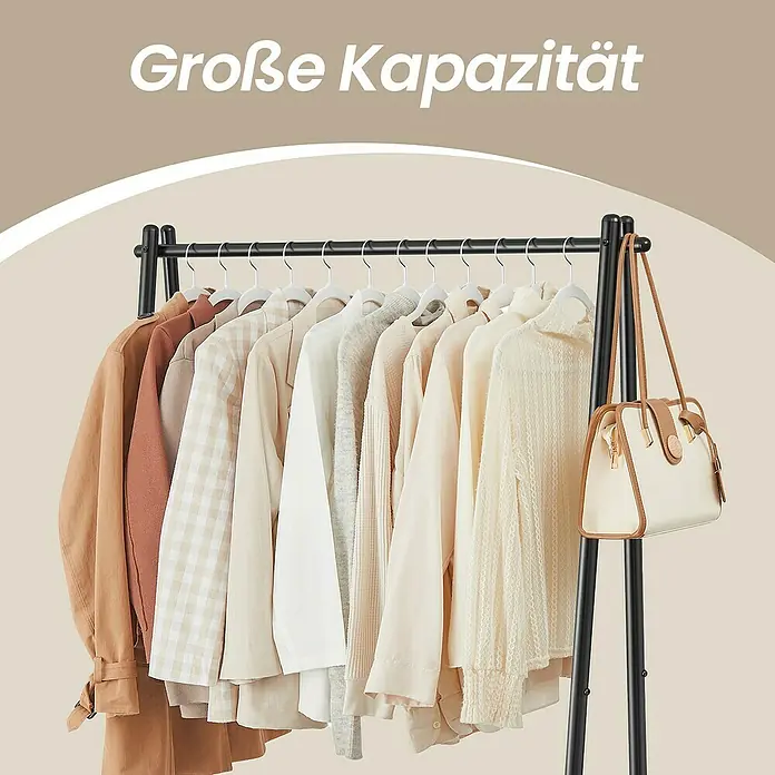 Garderobenständer - L x B x H: 33,5 x 92,5 x 153 cm, Schwarz - Kleiderständer mit großer Kapazität. Eine Vielzahl von Kleidungsstücken hängt an weißen Kleiderbügeln. Eine Handtasche hängt an der Seite des Ständers.
