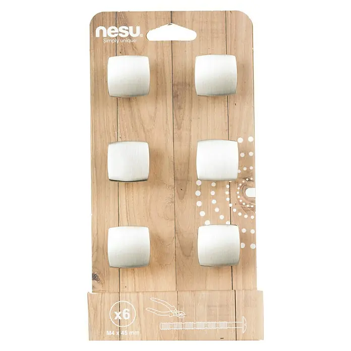 Nesu Tirador para muebles B6-28716-1 - L x An x Al: 2,5 x 2,5 x 1,9 cm, Acero, Cromado - Imagen de un paquete que contiene seis pomos de muebles cuadrados Nesu con tornillos. Los pomos son de metal cepillado.