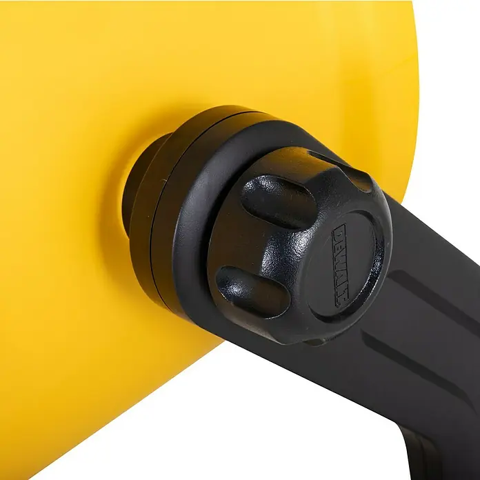 DeWalt Bodenventilator DXF1645 - 110 W, Max. Luftleistung: 49,81 m³/h - Nahaufnahme einer gelben DeWalt-Baustellenleuchte, die ein robustes Design und Funktionalität für den professionellen Einsatz zeigt.
