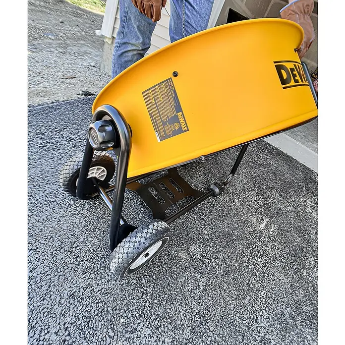 DeWalt Bodenventilator DXF2410 - 190 W, Max. Luftleistung: 148,77 m³/h - Gelbe DeWalt-Karre mit robusten Rädern und stabilem Rahmen. Ideal für Gartenarbeit und Baustellen, erleichtert den Transport von Lasten.
