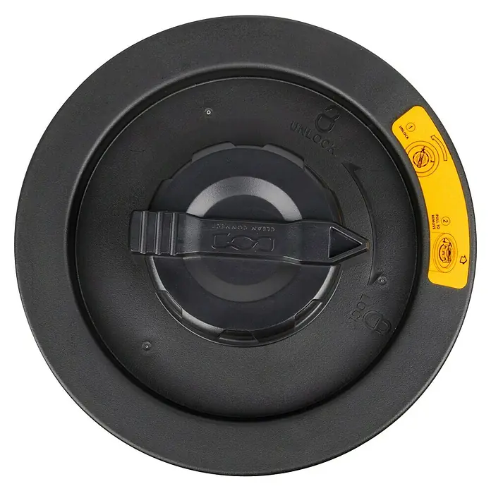 DeWalt HEPA-Filter DXVC6914 - Passend für: Nass-Trockensauger 23-61 l - Nahaufnahme eines schwarzen Poolfilterdeckels mit Verriegelungsmechanismus und gelbem Aufkleber mit Anweisungen.