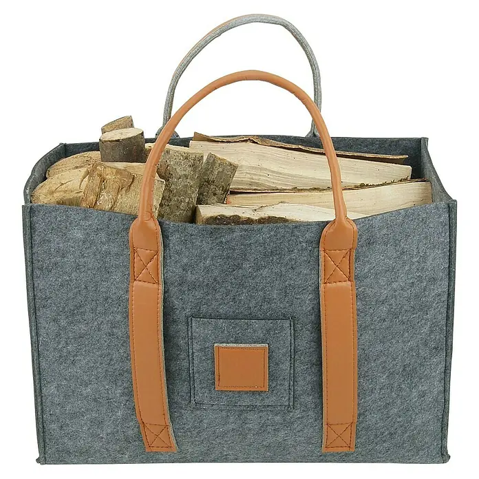Valo Filzkorb Niva - 50 x 34 x 27 cm, Grau - Grauer Filzholzkorb mit Holzscheiten und braunen Ledergriffen. Ein praktischer und stilvoller Helfer für den Kaminabend.
