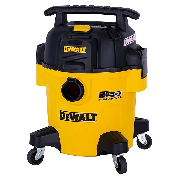 DeWalt Elektro-Nass- & Trockensauger DXV20PTA-QT - 750 W, Behältervolumen: 20 l, Filterreinigung: Vollautomatisch - Bild eines gelben und schwarzen DeWalt Staubsaugers mit Rädern für den einfachen Transport.