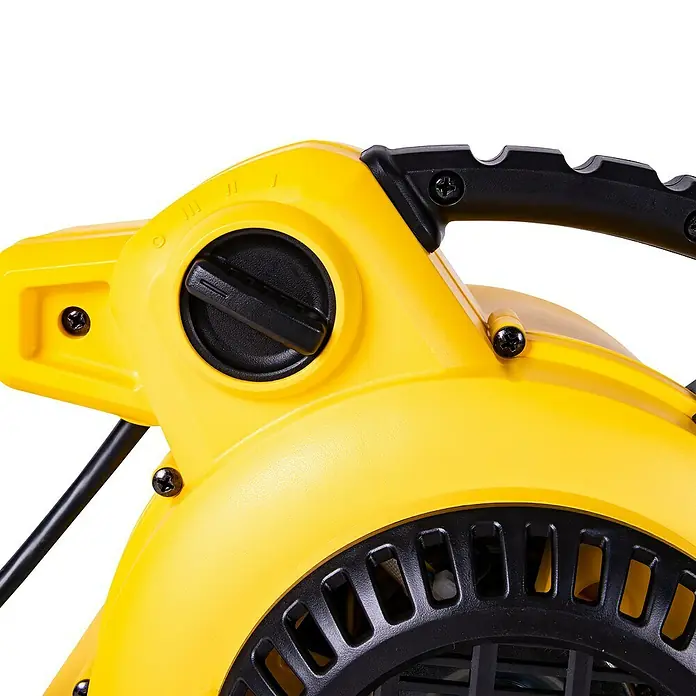 DeWalt Lüfter DXAM2250 - 130 W, Max. Luftleistung: 236 l/s - Detailaufnahme eines gelben Laubbläsers mit schwarzem Griff und Geschwindigkeitsregler. Die robuste Bauweise des Geräts ist gut sichtbar.